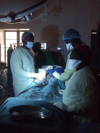 surgery-by-torch-light-at-juba-teaching-